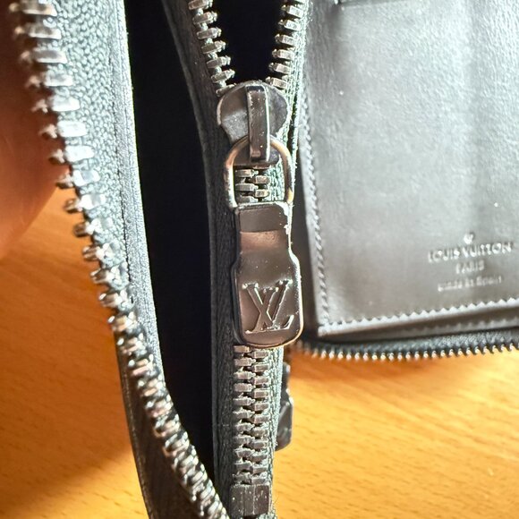 $1695 Authentic LOUIS VUITTON Made in SPAIN CA4270 Black Zip Around Long Wallet - Picture 6 of 12